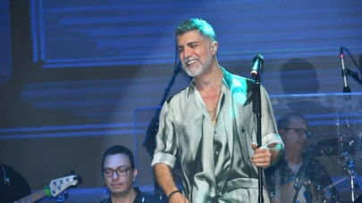 Özcan Deniz'den Kıbrıs'ta unutulmaz gece: Hem performansıyla hem sözleriyle duygulara dokundu