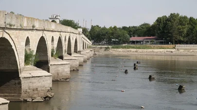 Meriç Nehri’nde su çekildi toprak altından gizemli bir tüfek çıktı!