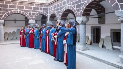 Hakkari, yıllar sonra kültür ve sanatla buluşuyor: “Bir Anadolu Şenliği” başladı