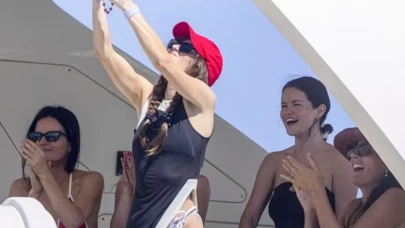 Düğün öncesi bekârlığa veda mı? Selena Gomez tekne pozlarıyla olay yarattı!