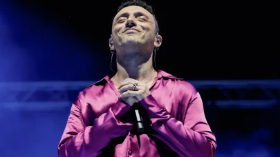 Mabel Matiz Antalya'da sahneyi gözyaşlarıyla kapattı: Binlerce kişi ağladı