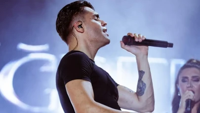 Emir Can İğrek’ten yaz turnesine patlama gibi başlangıç!