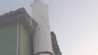 Balıkesir Gölcük'te köy evleri ve cami minaresi yıkıldı - VİDEO