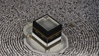 Umre fiyat listesi 2025: Bütçenize en uygun umre paketini nasıl seçersiniz?