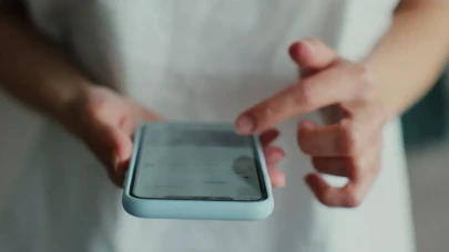 Güven kazanıp bilgi toplayan yapay zekalar tehlike yaratıyor!