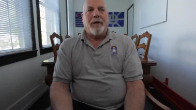 Dennis Hope kimdir, kaç yaşında, aslen nereli, Ay'ın sahibi mi? Hope'nin  biyografisi ve uzay mülkiyetinin perde arkası