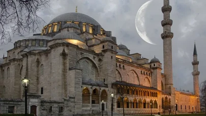İstanbul’un üçüncü tepesindeki zamanın taşı:Süleymaniye Camii