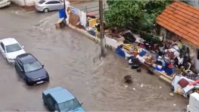 Denizli'de sağanak hayatı felç etti: Alt geçitleri su bastı ağaç otobüsün üzerine devrildi