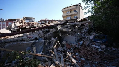 Murat Kurum: Sındırgı Depremi Sonrası 729 Bina Ağır Hasarlı Tespit Edildi