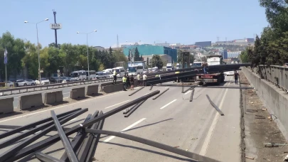 Kocaeli’de tırdan düşen demir profiller D-100’ü kapattı