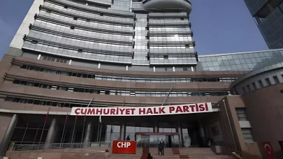 CHP’de yeni bir kırılma: Art arda gelen istifalar parti kulislerini karıştırdı