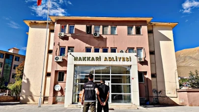 Hakkari'de suç zinciri kırıldı: 27 yıl cezası olan firari, 14 hükümlüyle birlikte yakalandı