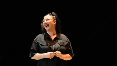 Yasemin Sakallıoğlu İzmir’de sadece güldürmedi: 1000 fidanla ormanlara umut oldu