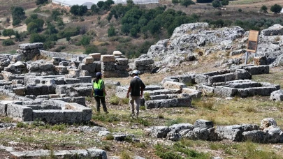 Sillyon Antik Kenti’nde Roma ve Türk-İslam dönemine ait mezarlar ortaya çıktı
