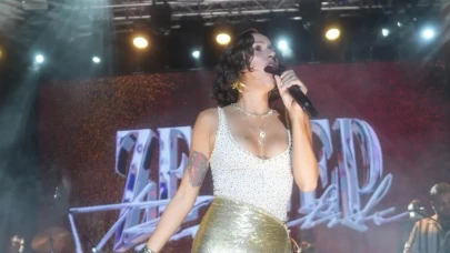 Zeynep Bastık’ın Altınoluk konseri yaz akşamına rüya gibi bir final yaptı