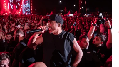 İstanbul Festivali’ni sallayan gece: maNga’dan sürpriz düet ve dev kasap havası