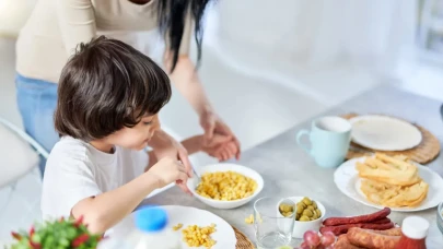 Çocukları besin alerjisinden korumak için sofrada önlem