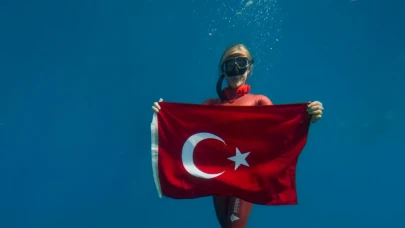 Şahika Ercümen’den 30 Ağustos’a anlamlı dalış!