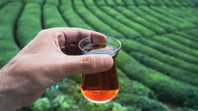 Demli çay böbrek taşı riskini artırıyor: Uzmandan uyarı