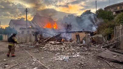 Herson’da sivil yerleşimlere füze saldırısı: Yangınlar çıktı bir kişi yaralandı