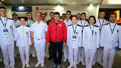 Teknofest Mavi Vatan’da tarihi an: Bayraktar’dan gençlere keşif çağrısı