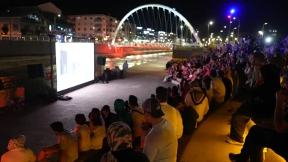 Düzce’de açık hava sinemasında duygusal anlar: 35 ödüllü film seyirciyle buluştu