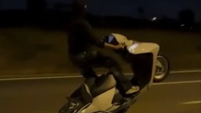 Motosiklet üzerinde şov yaparken suç üstü yakalandılar!
