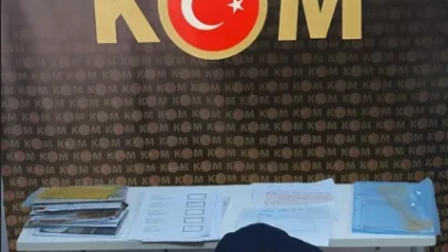 PTT görevlisi gibi davrandı, vatandaşlara boş senet imzalattı