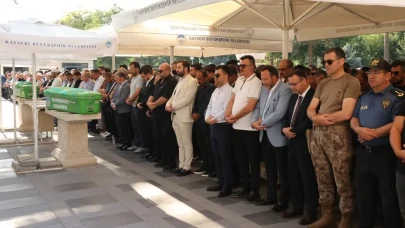 Sanat ve siyaset dünyası Mehmet Bozdağ’ı acı gününde yalnız bırakmadı