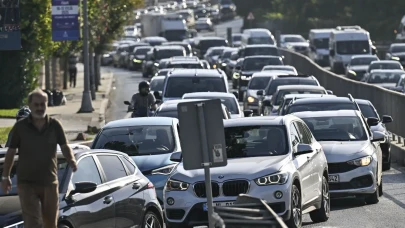 Okulların açılması İstanbul trafiğini vurdu