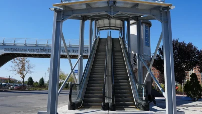 Konya’da trafiğe güvenli çözüm: Üst geçide yürüyen merdiven eklendi