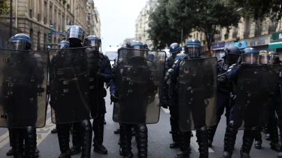 Macron’a büyük tepki: Ülke genelindeki eylemlerde gözaltı