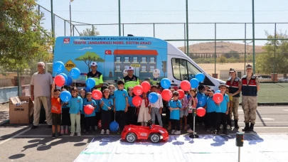 Gaziantep’te Jandarma’dan öğrencilere mobil trafik eğitimi
