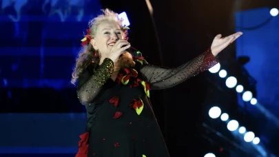 Çanakkale’de unutulmaz gece: Suzan Kardeş ve Serkan Çağrı sahneyi salladı