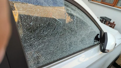 Camı kırıp hırsızlık yaptılar, kaçamadılar