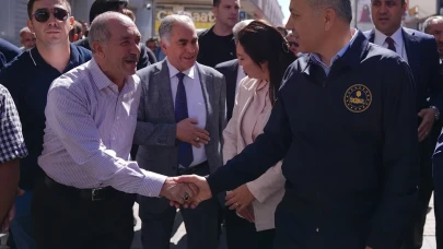 Bakan Yerlikaya, Ağrı’da vatandaşlarla çay içip esnafla buluştu