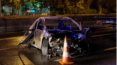 Esenler'de feci kaza! Otomobil alev aldı