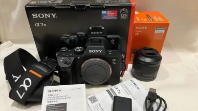 150 Bin TL’lik fotoğraf makinesi kargoda buhar oldu: Tanımadığı kişiye teslim edildi!