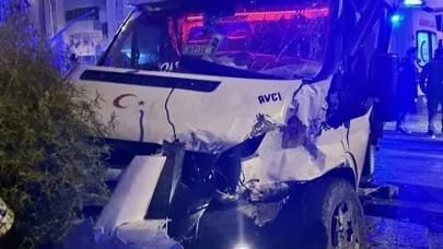 Çorum’da minibüs kamyonetle çarpıştı: 4 yaralı