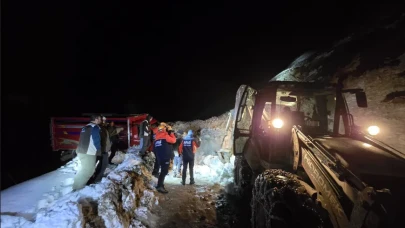 Rize’de çığ faciası ucuz atlatıldı: Kamyonet uçurumda asılı kaldı