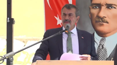 Milli Eğitim Bakanı’ndan anlamlı ziyaret: Öğretmene doğum günü sürprizi