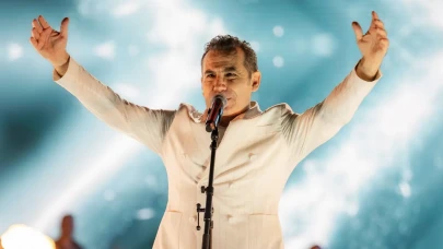 Ferhat Göçer Çanakkale’de sahneye çıktı, binlerce kişi gözyaşlarını tutamadı