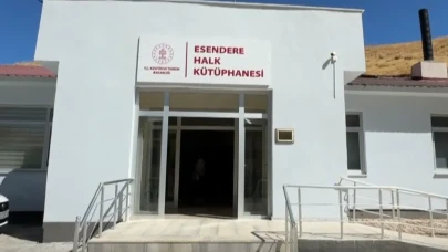 Esendere’de açılan kütüphane gençlerin yeni buluşma noktası oldu
