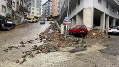 Rize’de sağanak alarmı: Dereler taştı, Heyelan yolları kapattı!