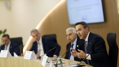 Bayraktar duyurdu: Sıvılaştırılmış doğal gaz Kasım'da Türkiye'ye geliyor