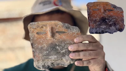 Konya’da 5 bin yıllık 'İnsan yüzlü' çömlek parçası gün yüzüne çıkarıldı