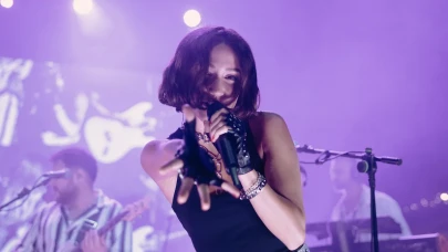 Zeynep Bastık Beypazarı konserinde binleri coşturdu