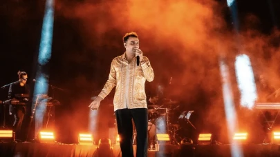 Salman Tin Çanakkale'de büyüledi: Festivalin final gecesi ayakta alkışlandı