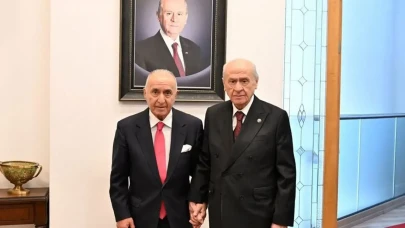 Hikmet Çetin’den Yoğun Siyasi Trafik: CHP Sürecinde Arabuluculuk Sinyali mi?