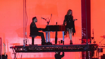 Derya Uluğ Shakira’ya benzetildi! Vadi Açıkhava konseri olay oldu